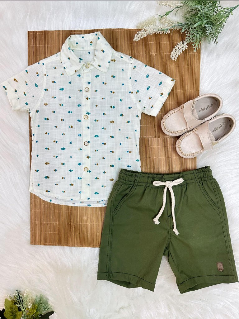 Conjunto Infantil Camisa Marfim e Bermuda Verde Musgo de Cordão
