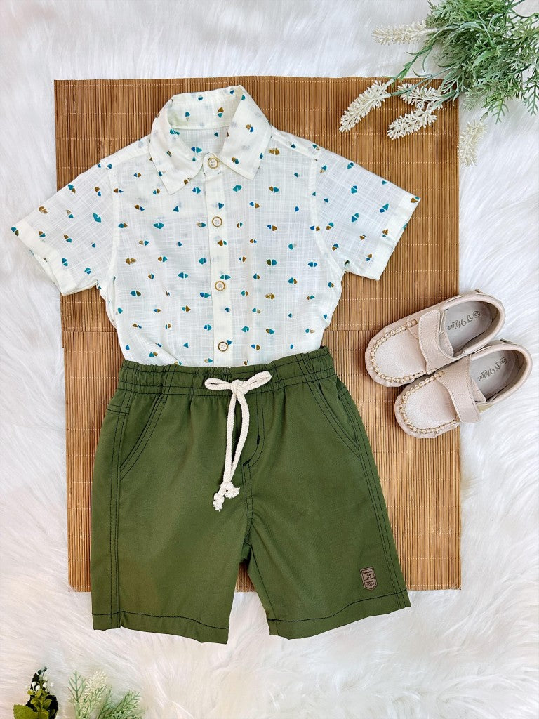 Conjunto Infantil Camisa Marfim e Bermuda Verde Musgo de Cordão