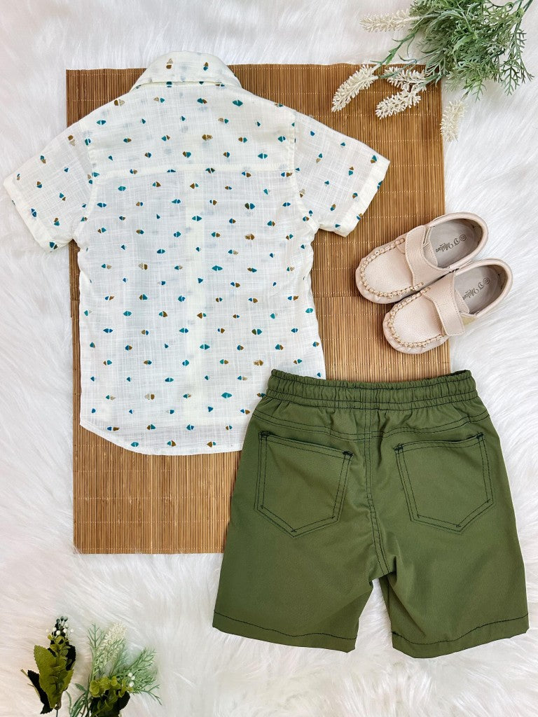 Conjunto Infantil Camisa Marfim e Bermuda Verde Musgo de Cordão