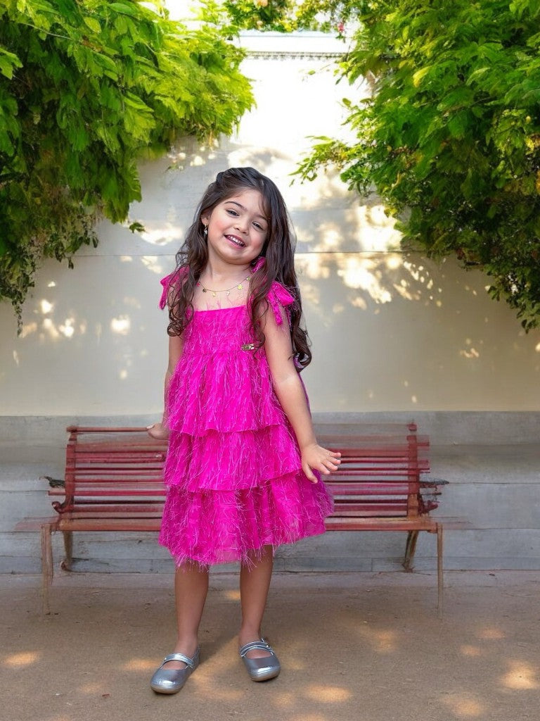 Vestido Infantil Luxo Pink de Alça com Plumas