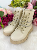 Bota Coturno Off White com Sola Antiaderente e Detalhe em Strass