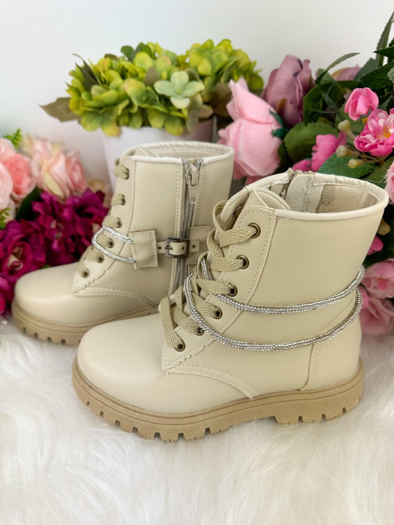 Bota Coturno Off White com Sola Antiaderente e Detalhe em Strass