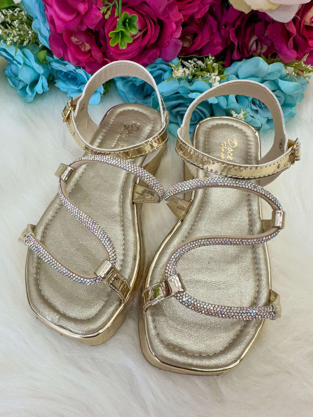 Sandália Dourada em Verniz com Detalhe em Strass para Meninas