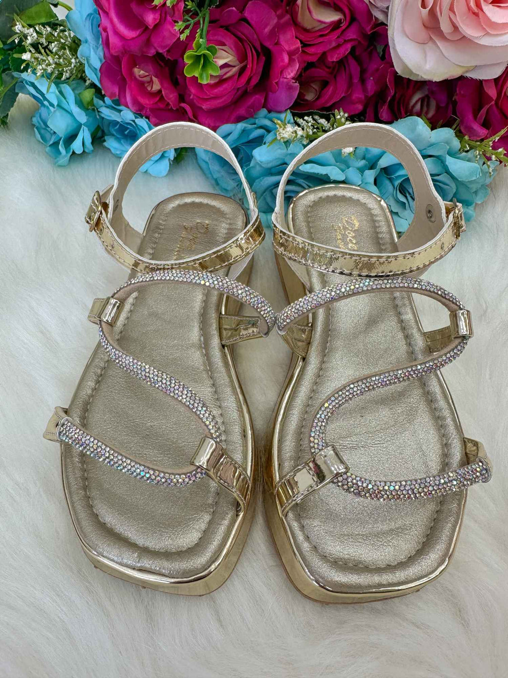 Sandália Dourada em Verniz com Detalhe em Strass para Meninas