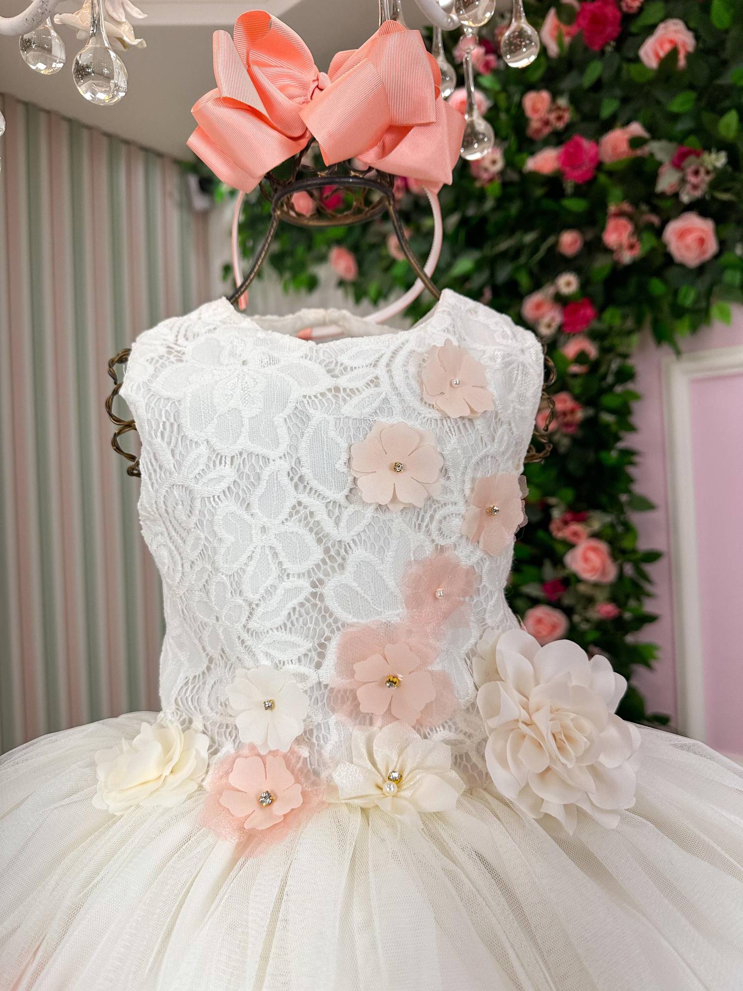 Vestido Infantil Off com Flores em Tecido de Poliéster