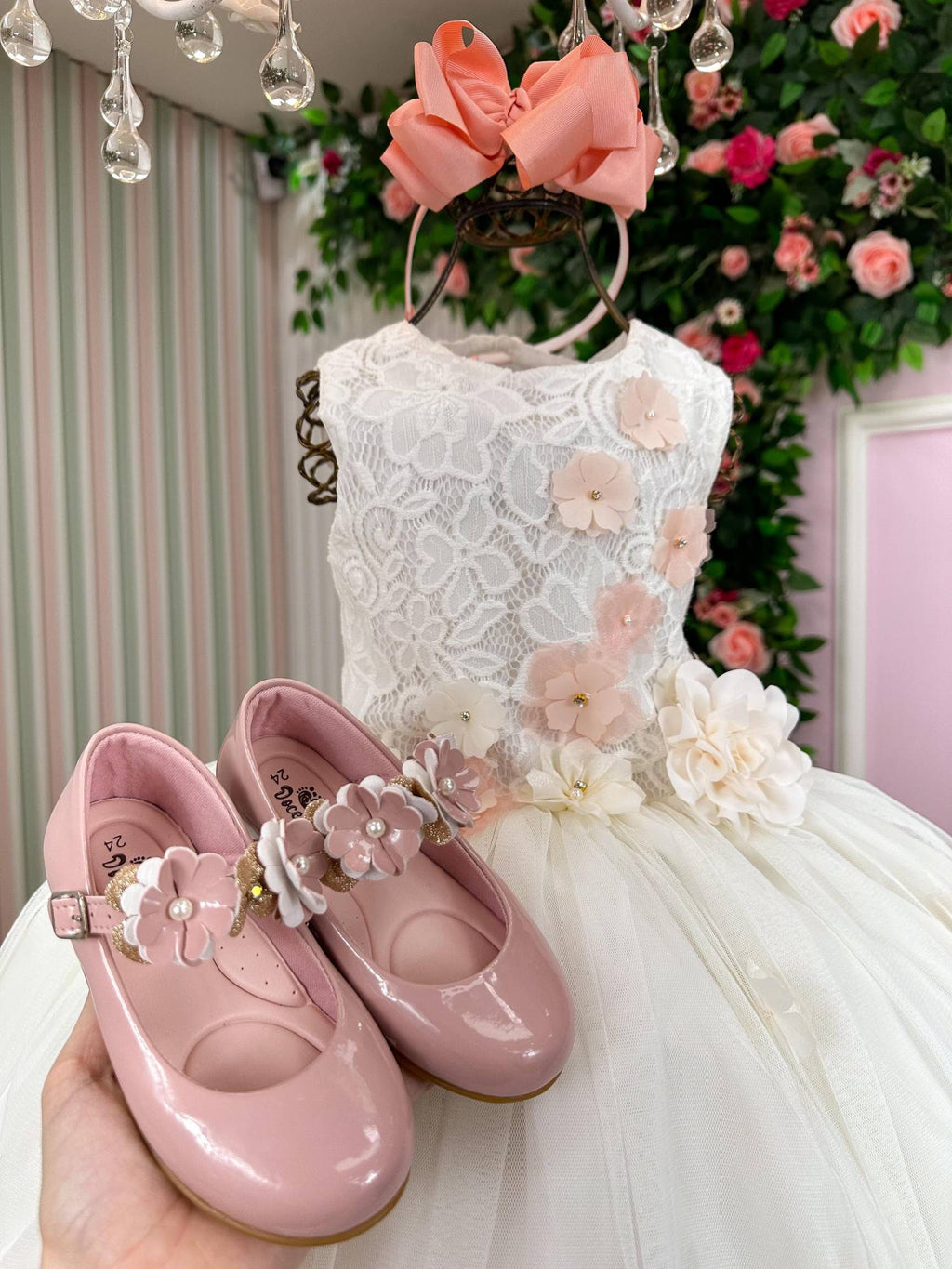 Vestido Infantil Off com Flores em Tecido de Poliéster