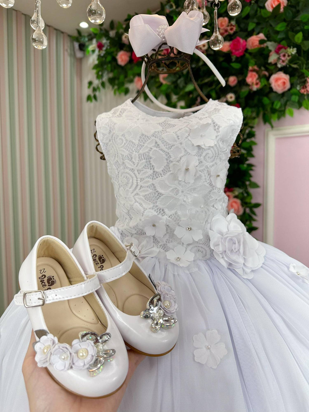 Vestido Infantil Branco em Tecido de Poliéster com Estampa de Flores