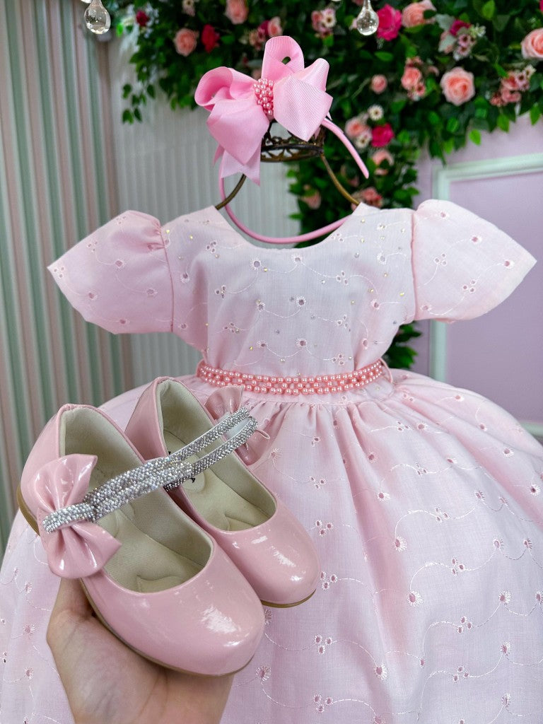 Vestido Rosa Bebê em Tecido Lese com Laço e Gola Redonda