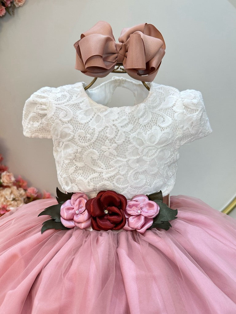 Vestido Infantil Off White com Saia Rosa, Renda e Broche de Flor