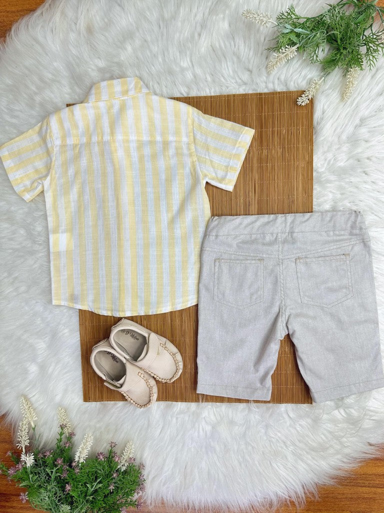 Camisa Listrada Amarela e Bermuda Bege para Meninos Casual