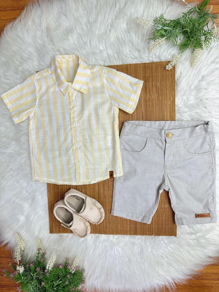 Camisa Listrada Amarela e Bermuda Bege para Meninos Casual