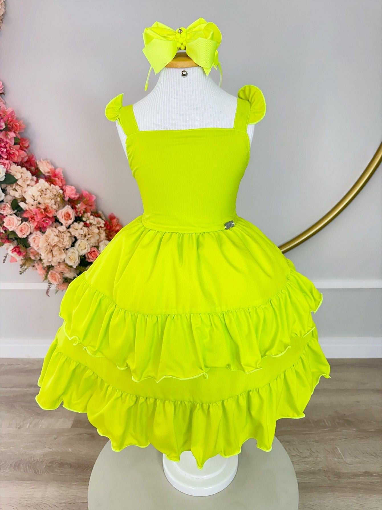 Vestido Infantil Verde Neon em Crepe com Saia de Babado para o Verão
