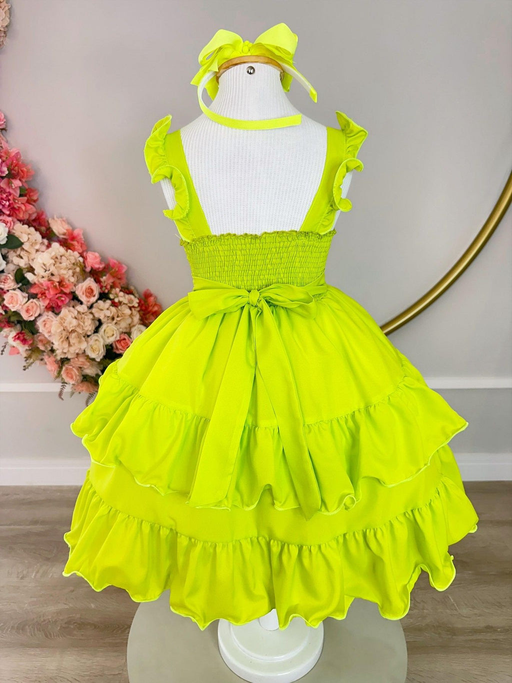 Vestido Infantil Verde Neon em Crepe com Saia de Babado para o Verão