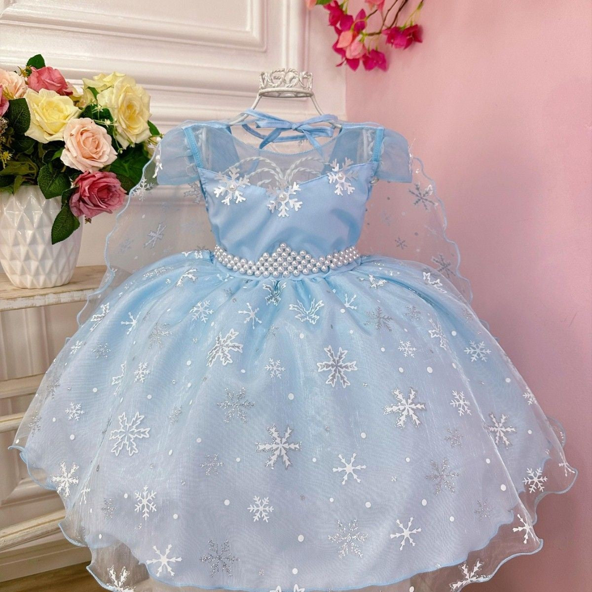 Vestido Infantil Frozen Princesas C/ Capa e Cinto de Pérolas