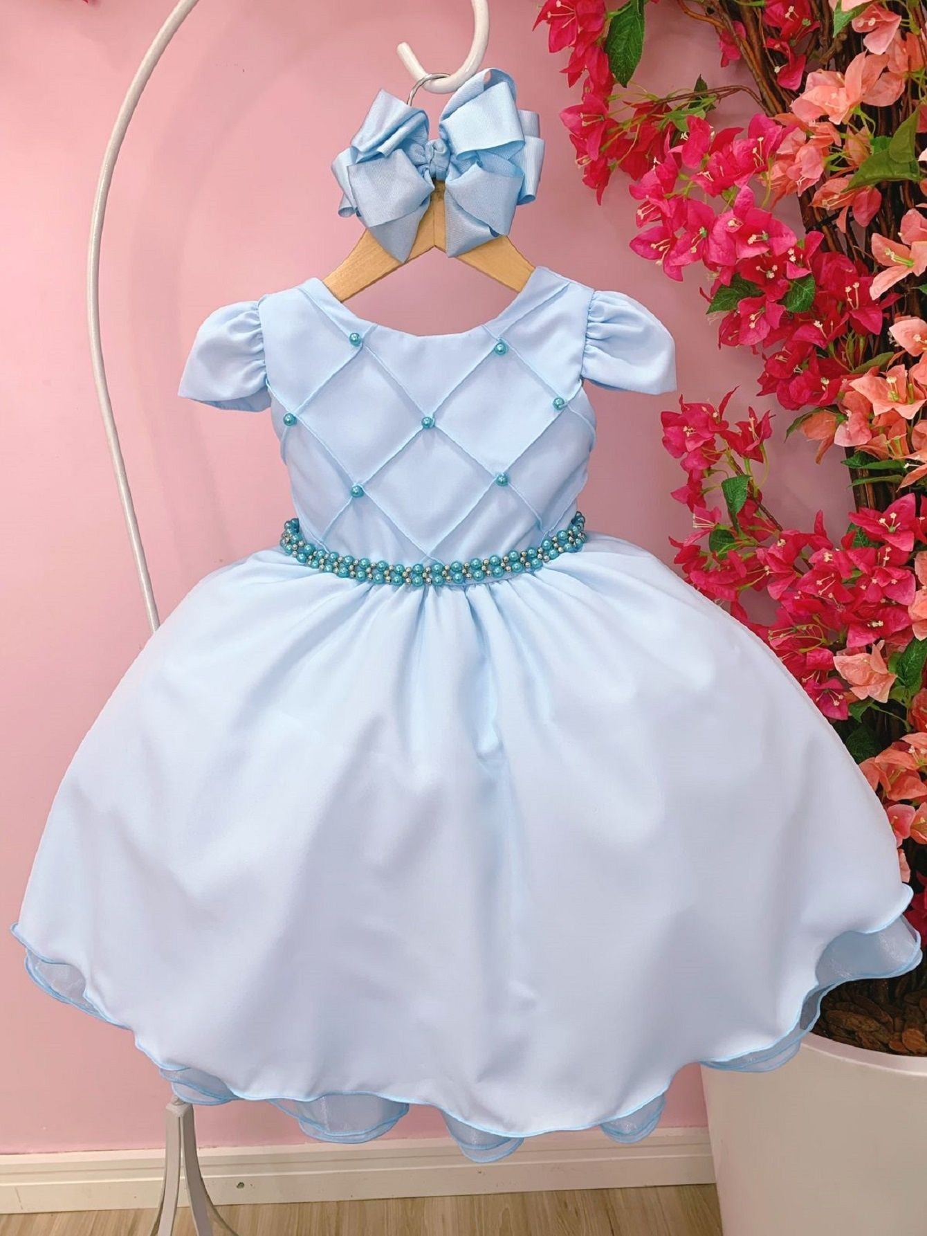 Vestido Infantil Azul Bebê com Peito Nervurado e Cinto de Pérolas
