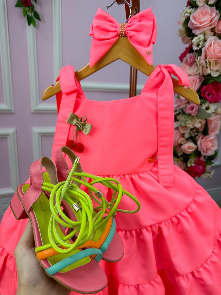 Vestido Infantil Rosa Neon com Laço e Gola Redonda