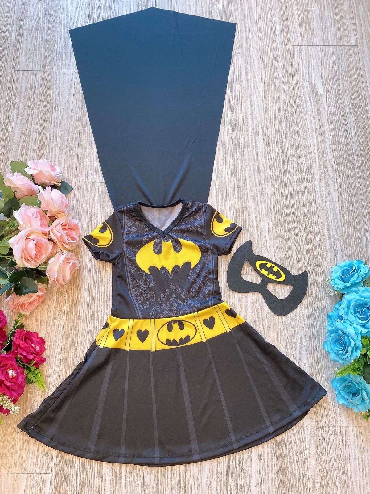 Fantasia Temática BatGirls com Máscara e Capa Embutida em Poliéster