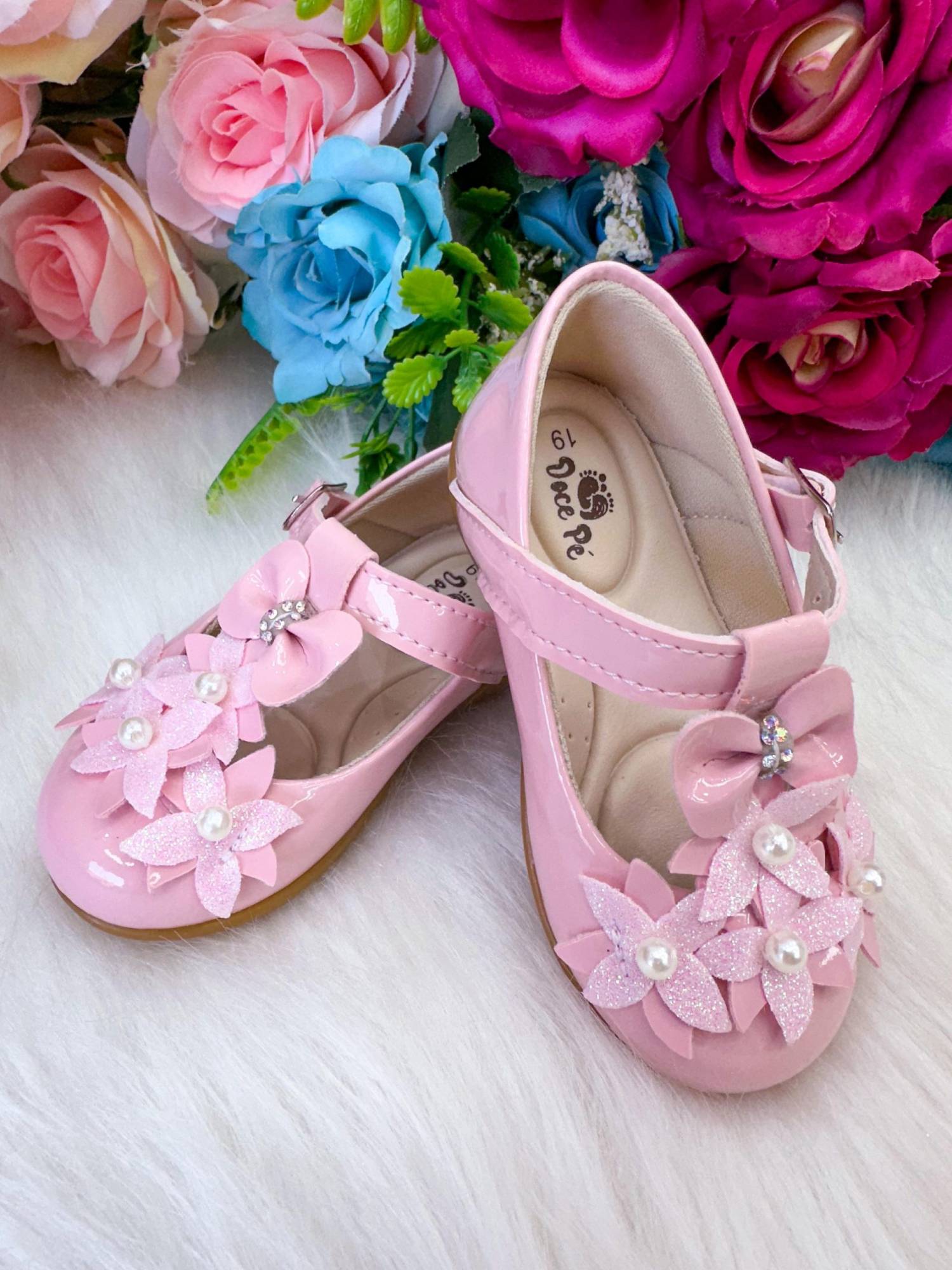 Sapatilha Rosa Bebê com Apliques de Flores para Batizado e Festas