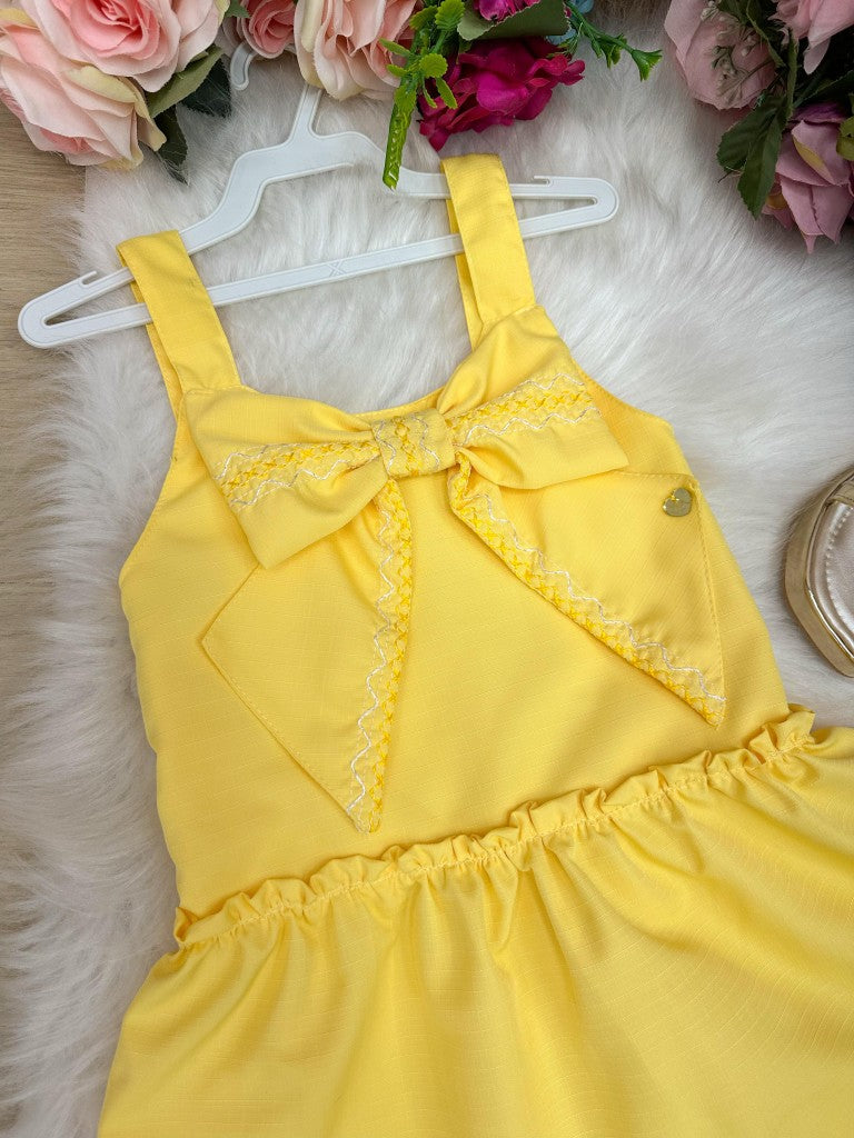 Vestido Amarelo Infantil em Poliéster com Laço e Gola Redonda