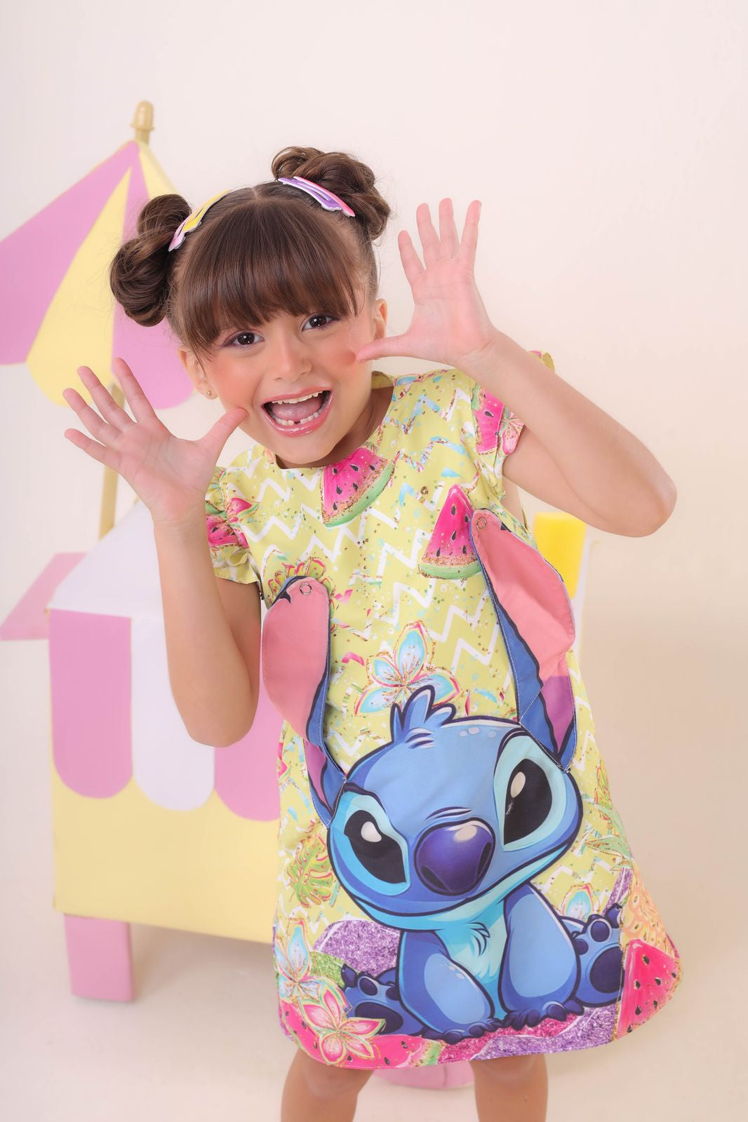Vestido Infantil Trapézio Amarelo com Orelhinhas do Stitch e Laço de Cabelo
