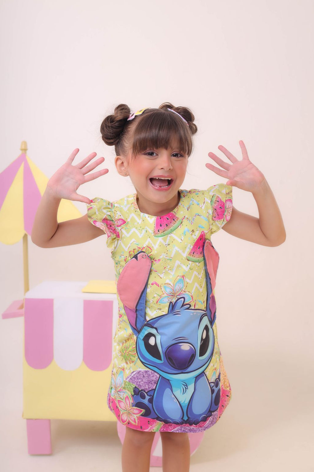 Vestido Infantil Trapézio Amarelo com Orelhinhas do Stitch e Laço de Cabelo