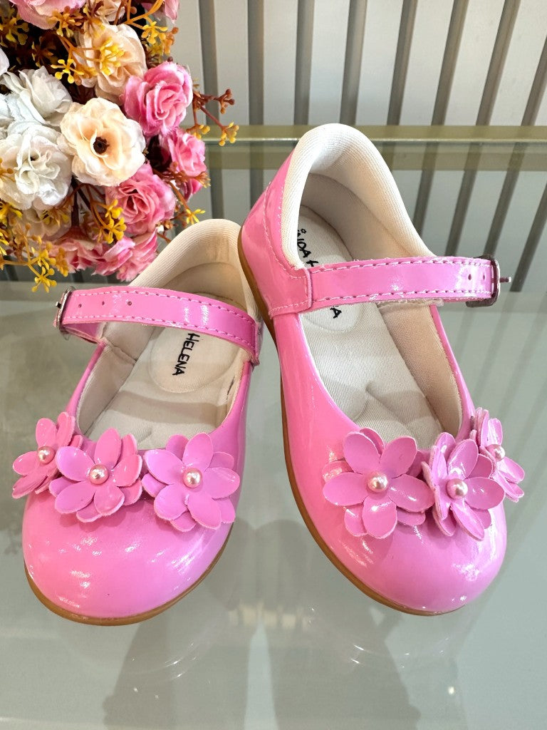 Sapatinho de Verniz Rosa Chiclete com Aplique de Florzinhas para Batizado