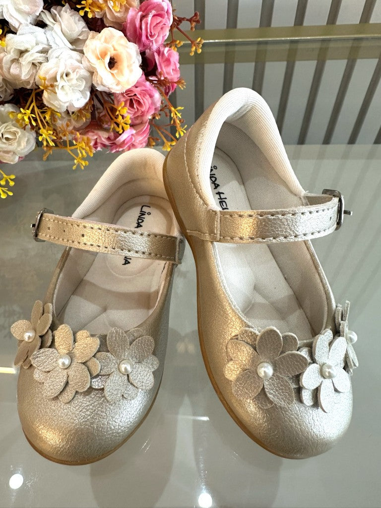 Sapatinho Dourado Verniz para Bebê com Aplique de Florzinhas para Festas