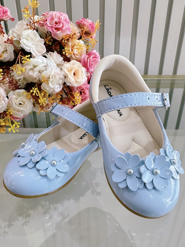Sapatinho de Festa Azul Verniz com Aplique de Florzinhas