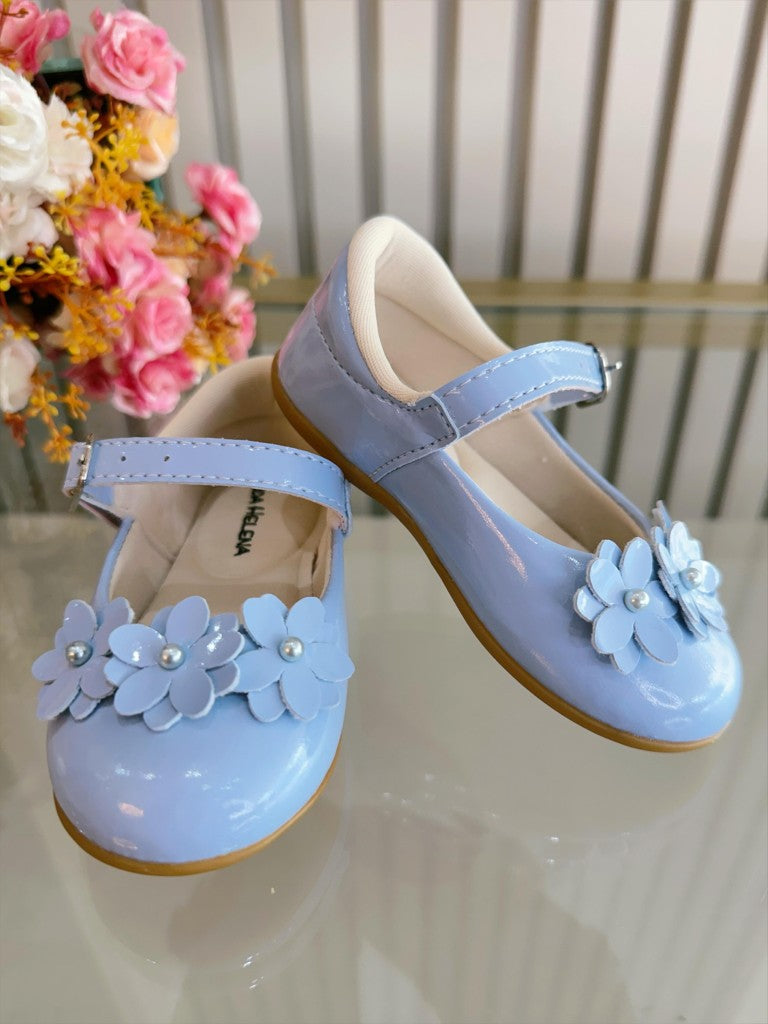 Sapatinho de Festa Azul Verniz com Aplique de Florzinhas