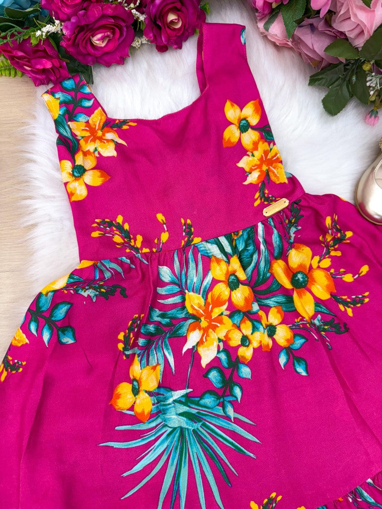 Vestido Pink de Viscose com Gola Redonda e Mangas Alcinha