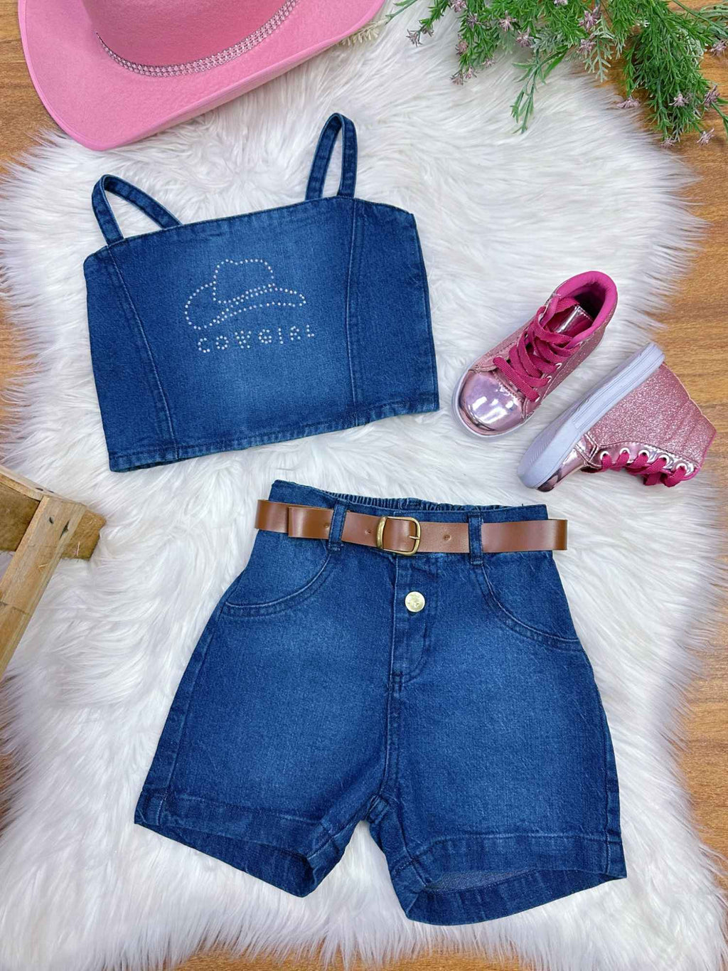 Conjunto Infantil Casual de Blusa e Short Jeans para Menina