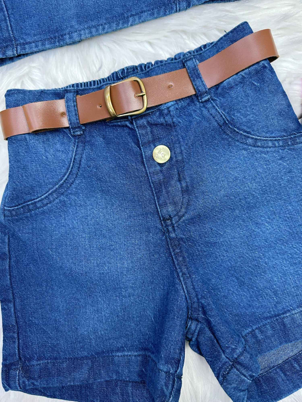 Conjunto Infantil Casual de Blusa e Short Jeans para Menina