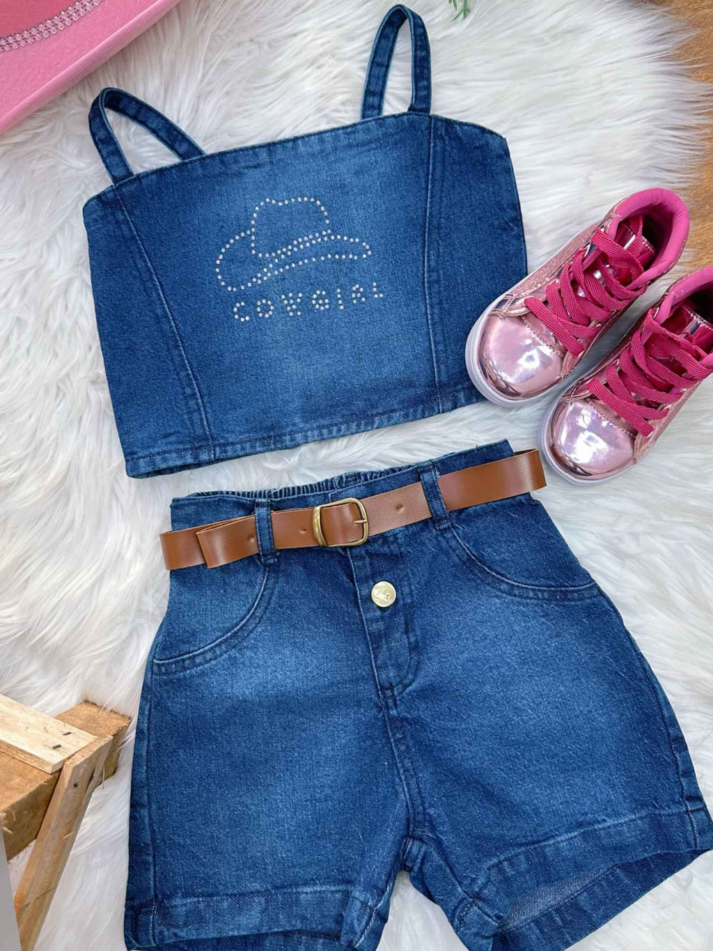 Conjunto Infantil Casual de Blusa e Short Jeans para Menina
