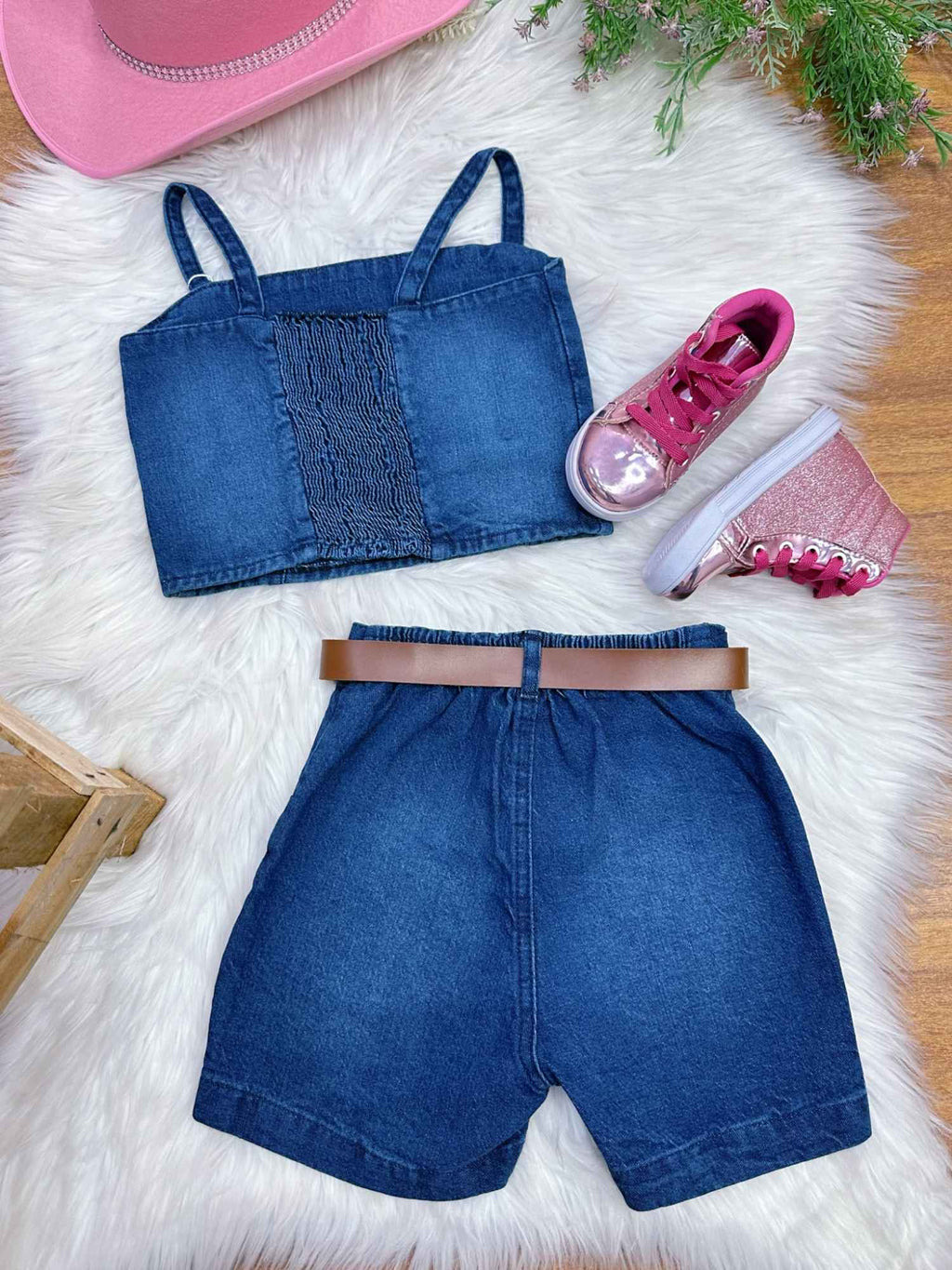 Conjunto Infantil Casual de Blusa e Short Jeans para Menina