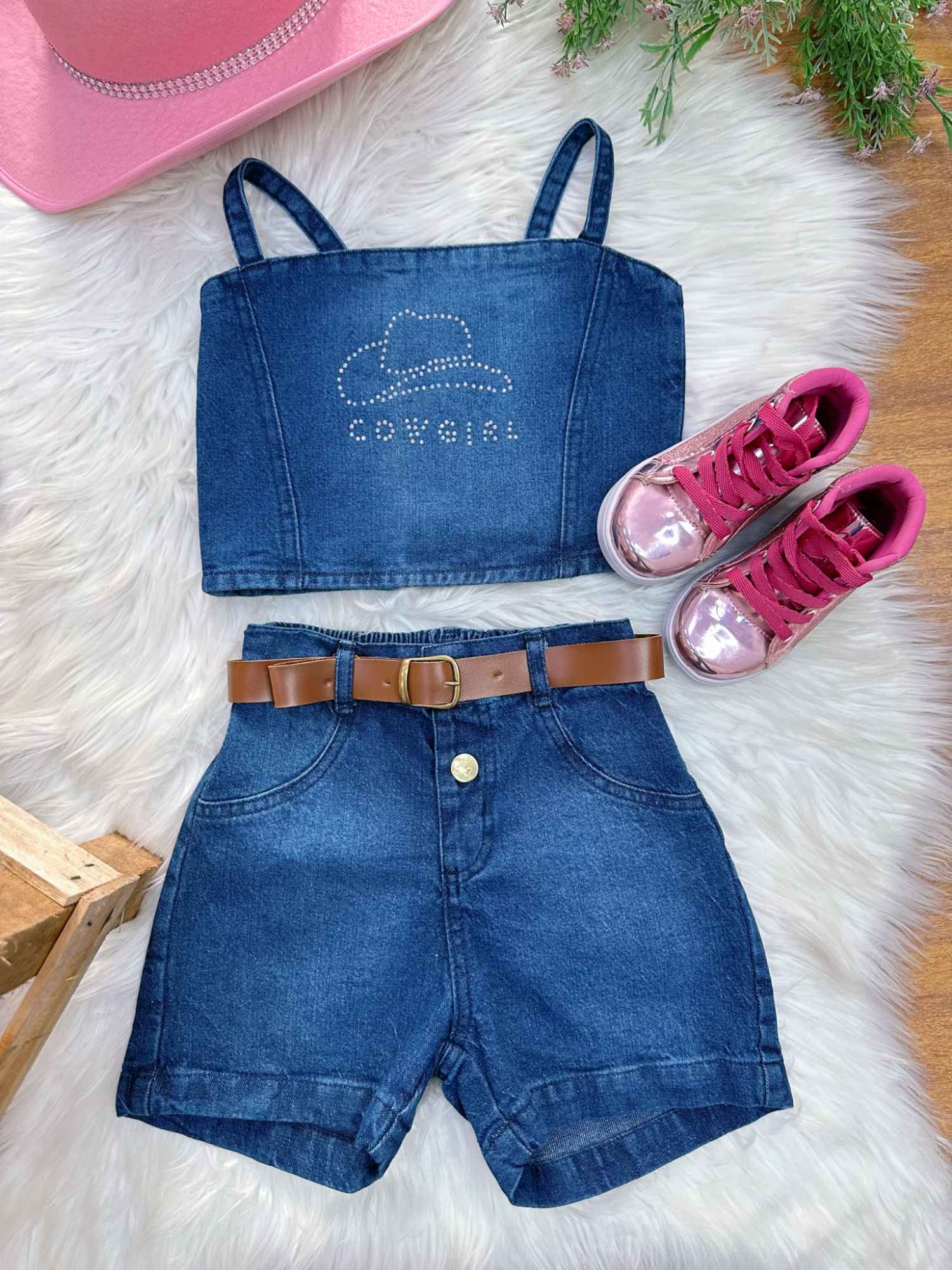 Conjunto Infantil Casual de Blusa e Short Jeans para Menina