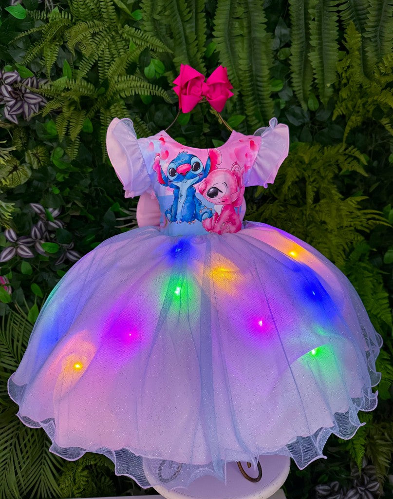 Vestido Temático Rosa Bebê com LED e Estampa do Stitch e Angel