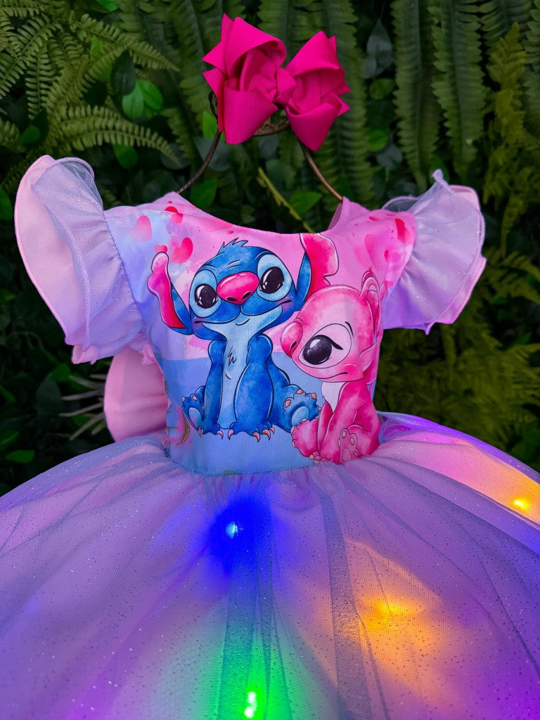 Vestido Temático Rosa Bebê com LED e Estampa do Stitch e Angel