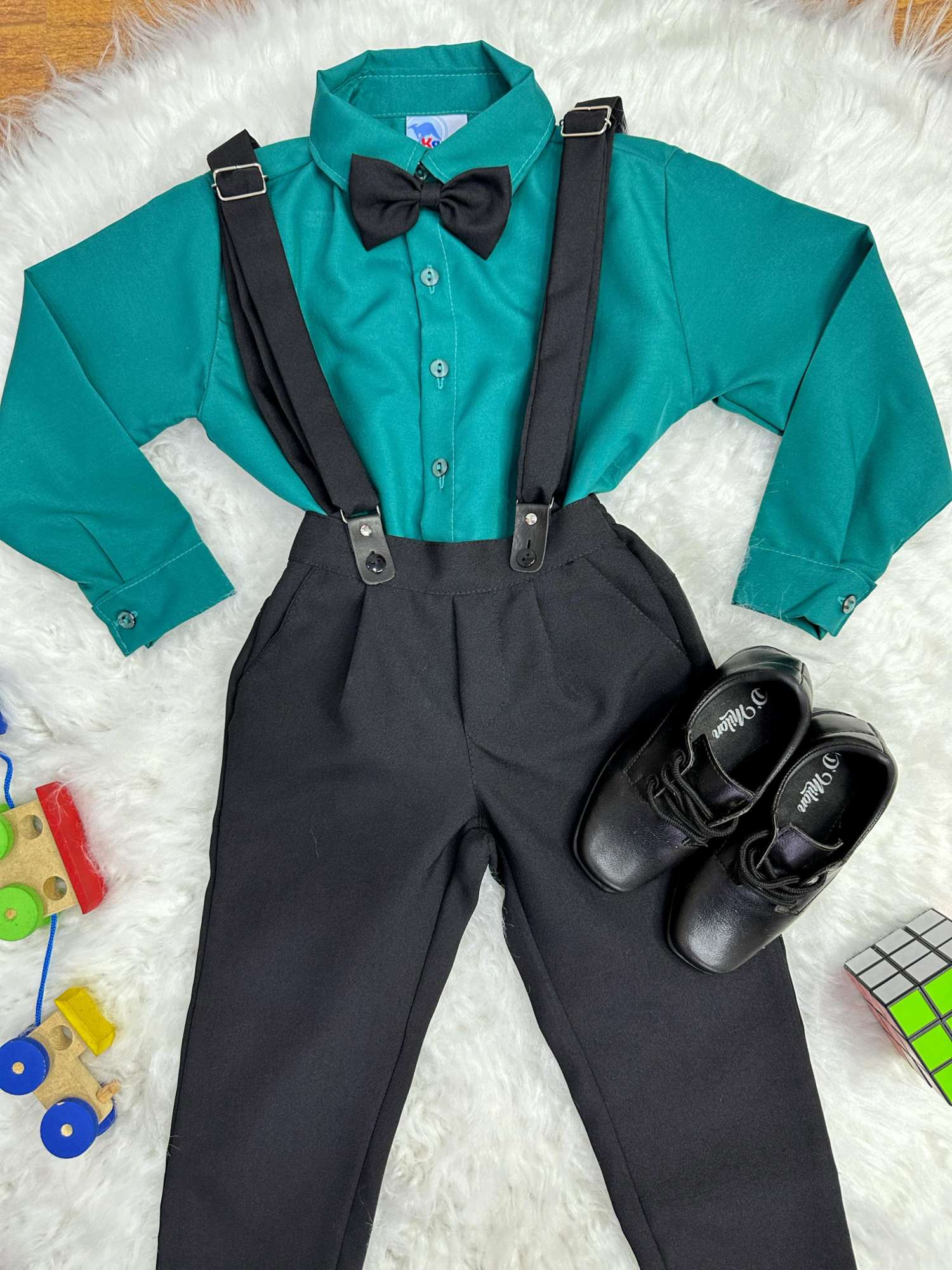 Conjunto Social Verde Escuro com Camisa, Calça, Gravata e Suspensório