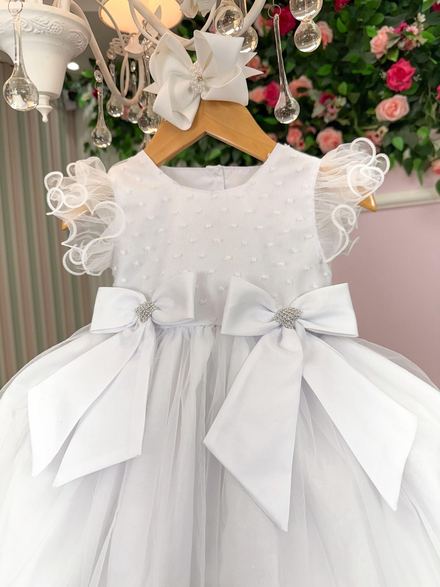 Vestido Branco Infantil de Tecido Tafeta com Laço