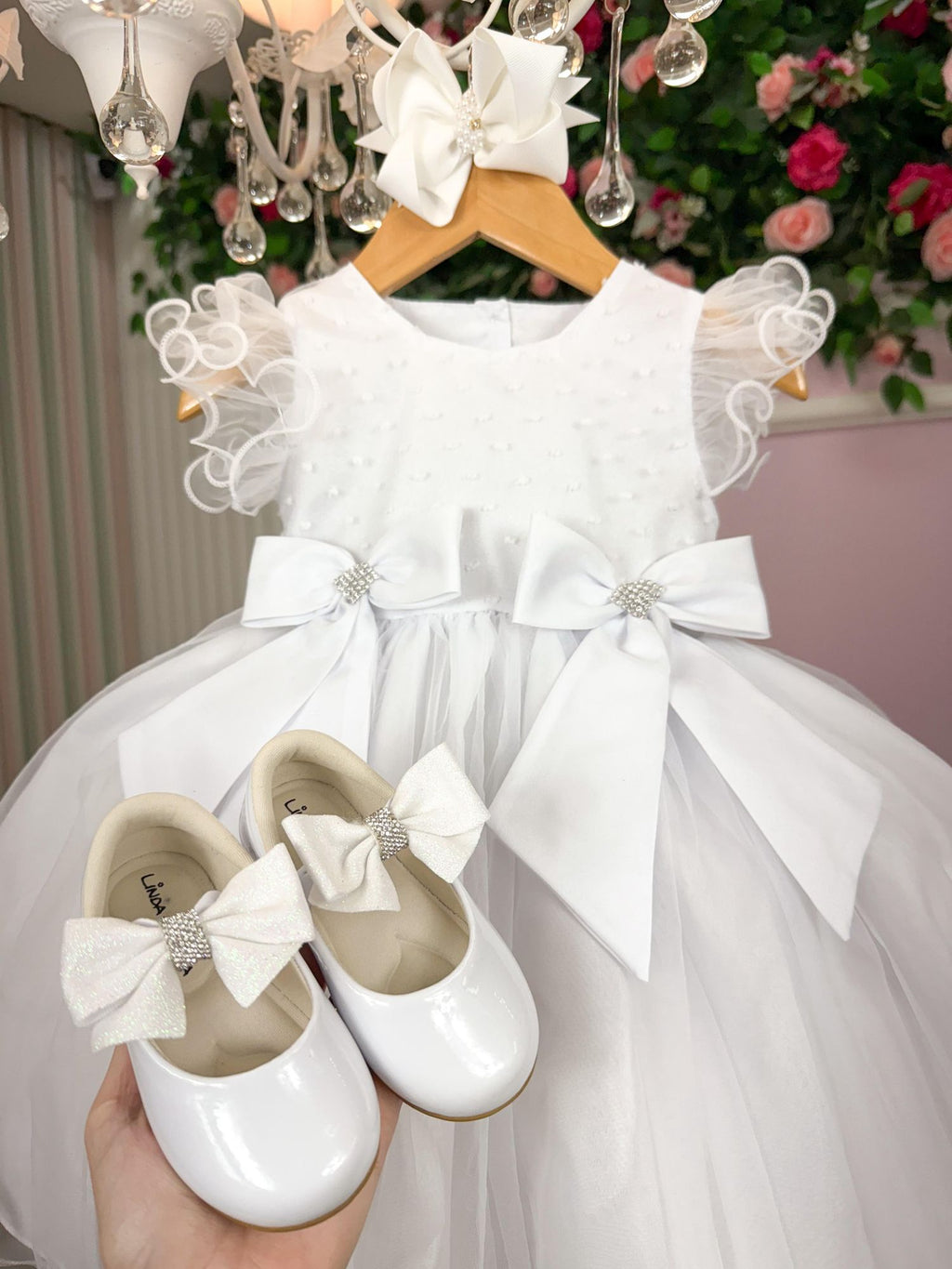 Vestido Branco Infantil de Tecido Tafeta com Laço