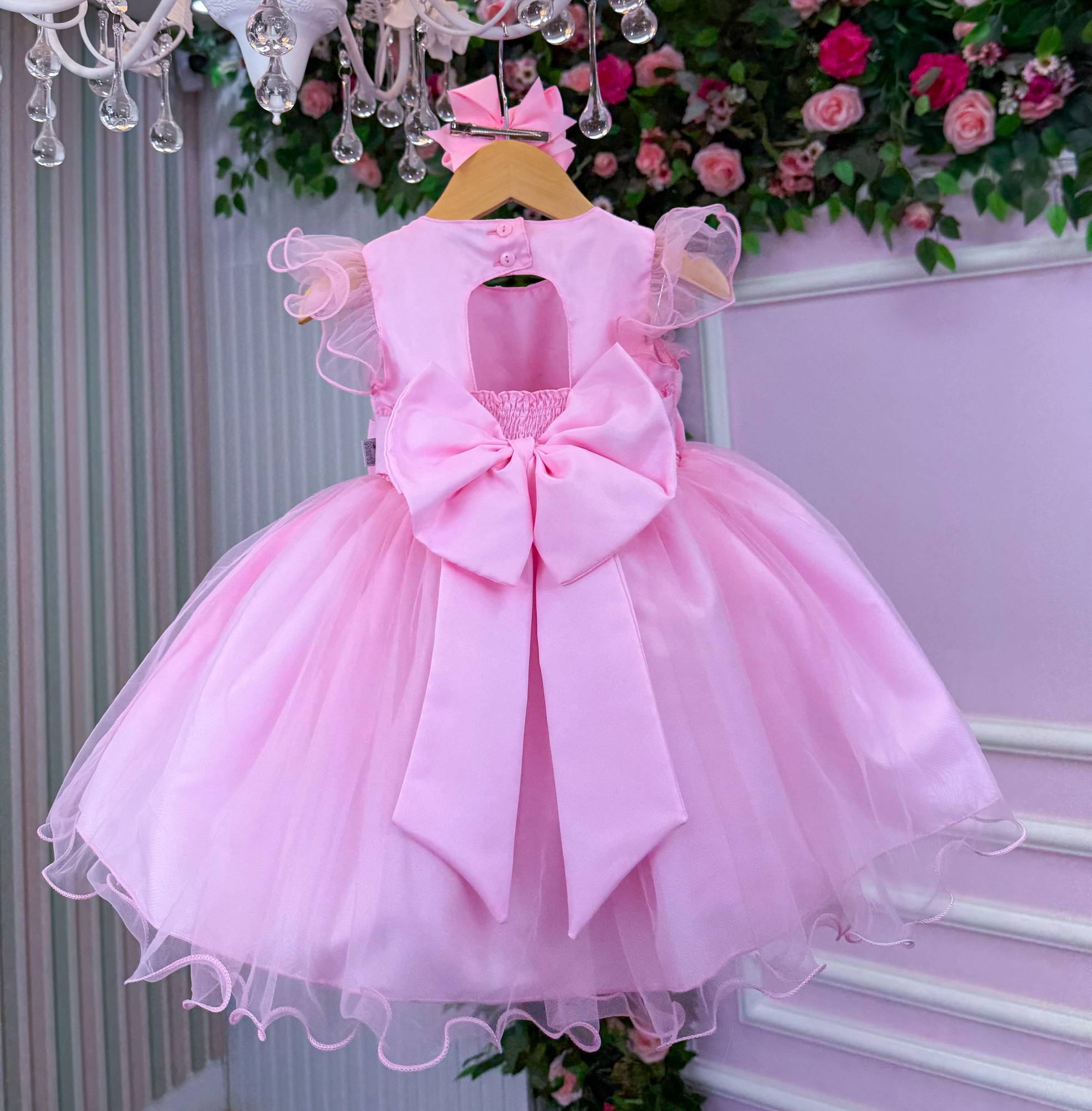 Vestido Rosa Bebê em Tecido Tafeta com Laço e Gola Redonda