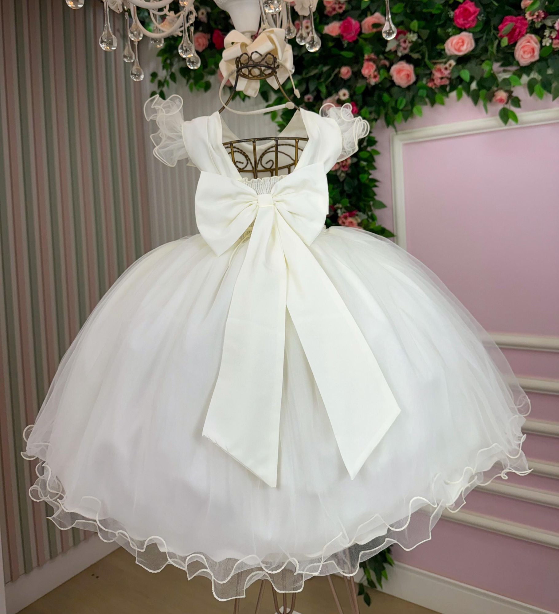 Vestido Infantil Off com Gola Redonda e Laço nas Costas