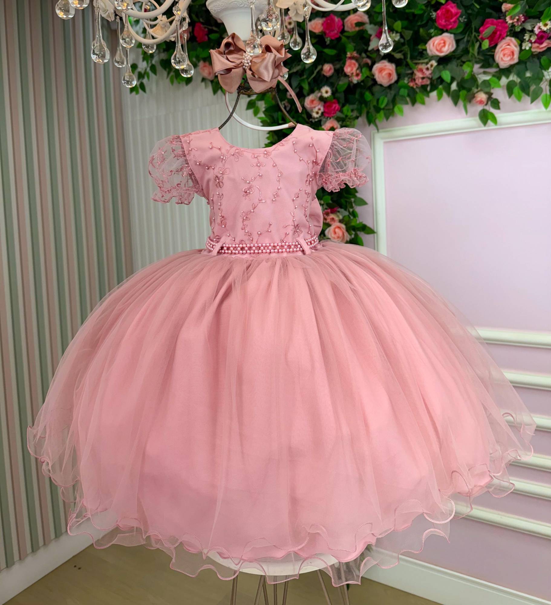 Vestido Infantil em Tafetá com Laço e Gola Redonda na Cor Rosa