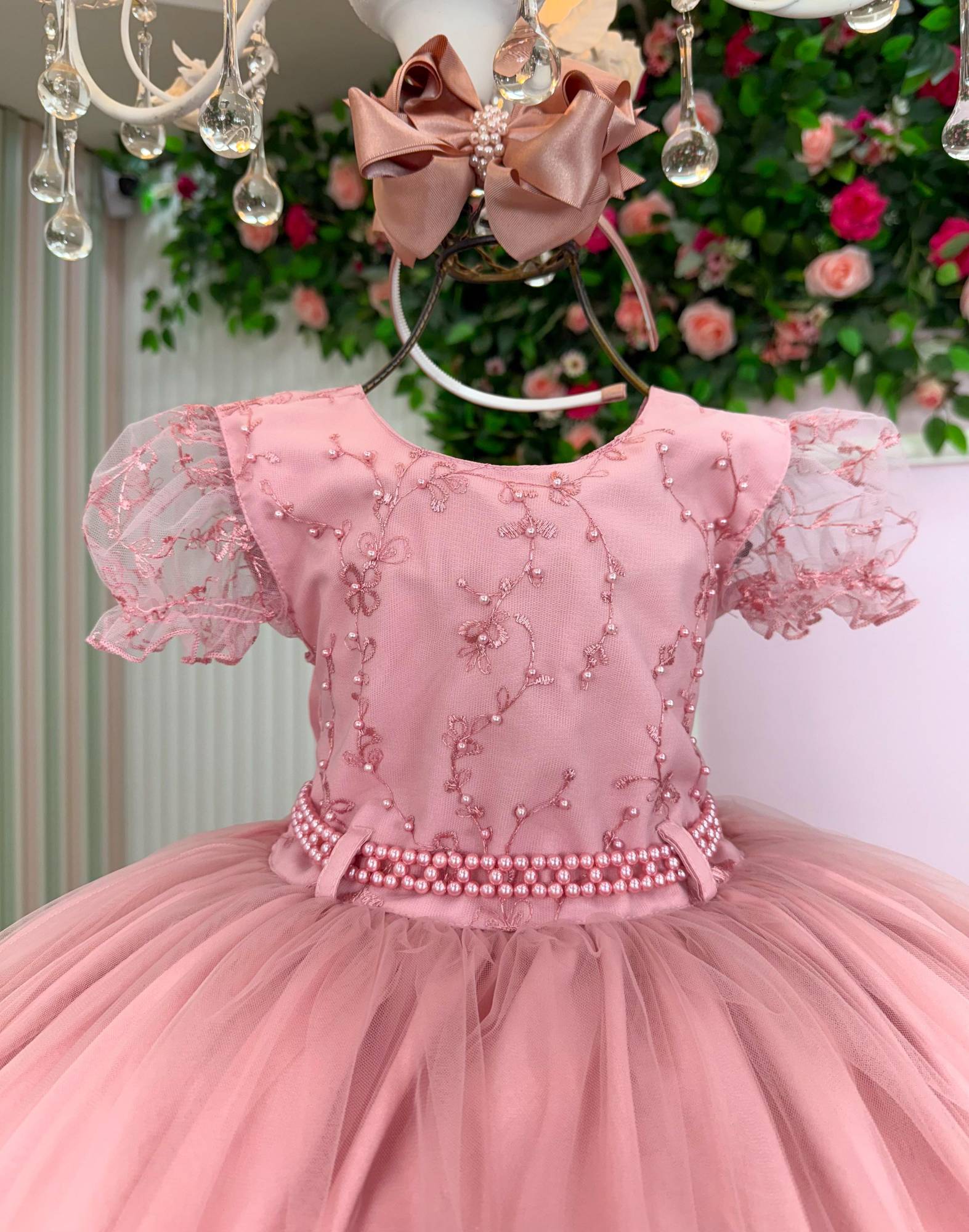 Vestido Infantil em Tafetá com Laço e Gola Redonda na Cor Rosa