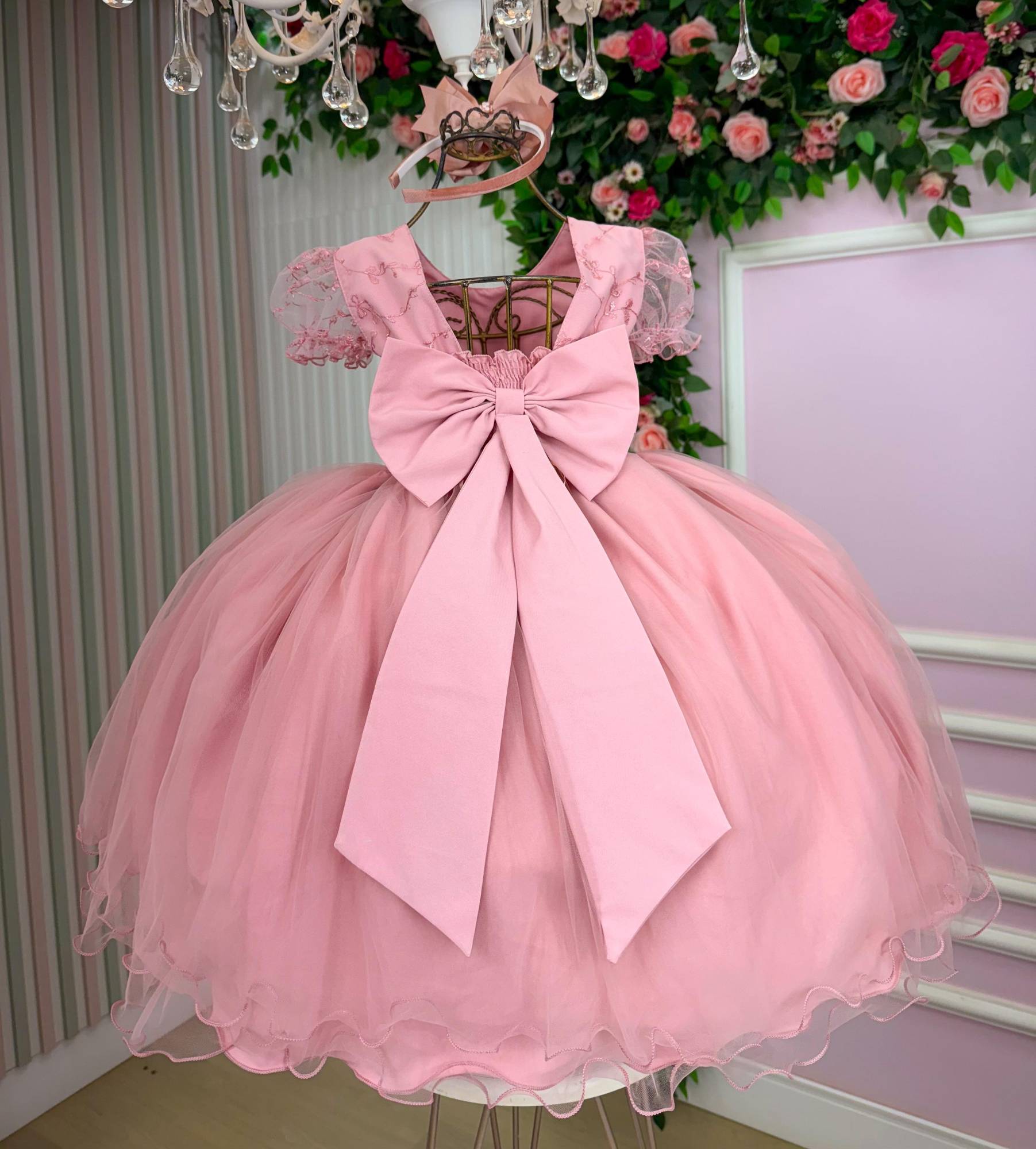 Vestido Infantil em Tafetá com Laço e Gola Redonda na Cor Rosa