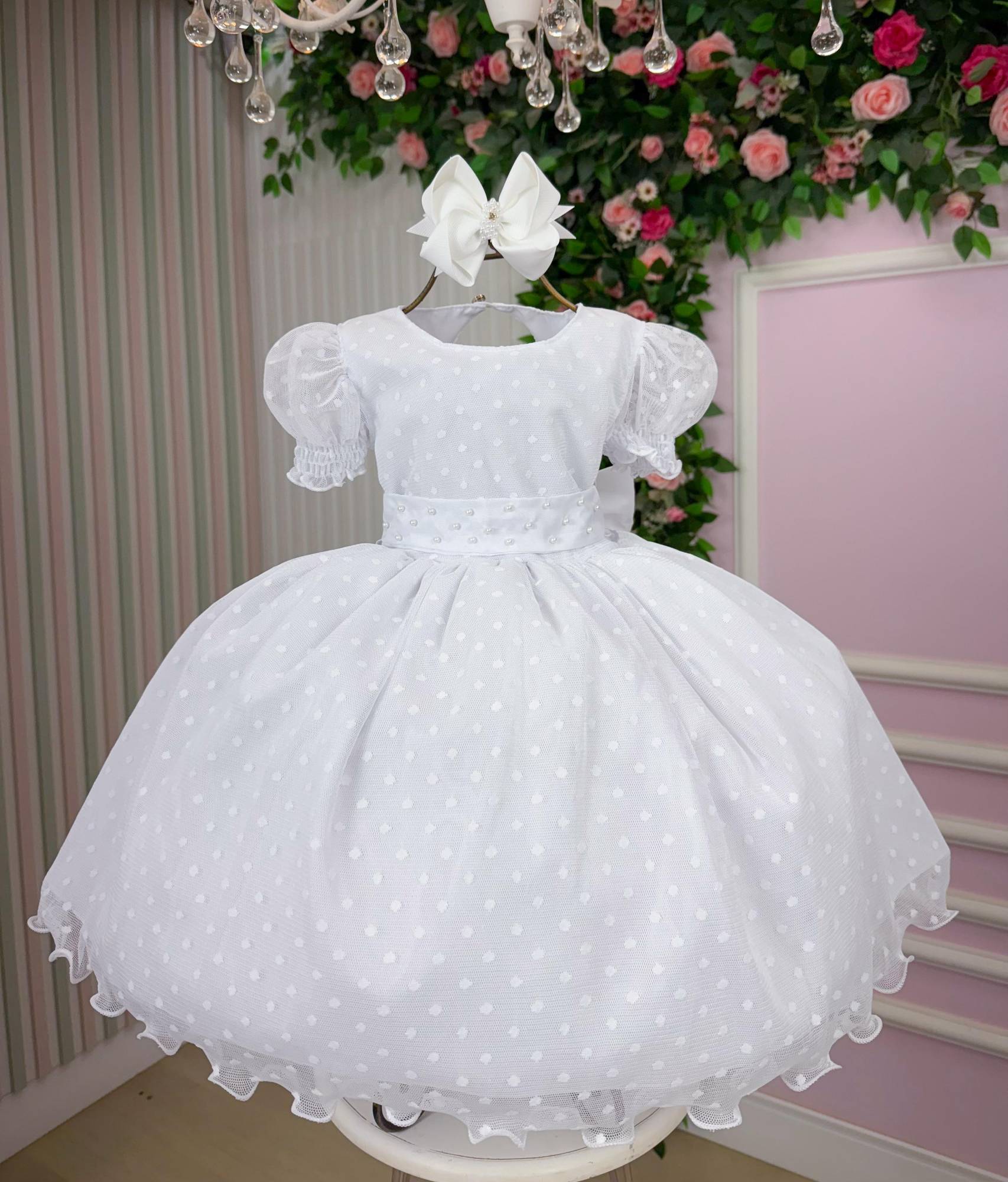 Vestido Branco de Bolinhas com Forro em Poliéster e Algodão