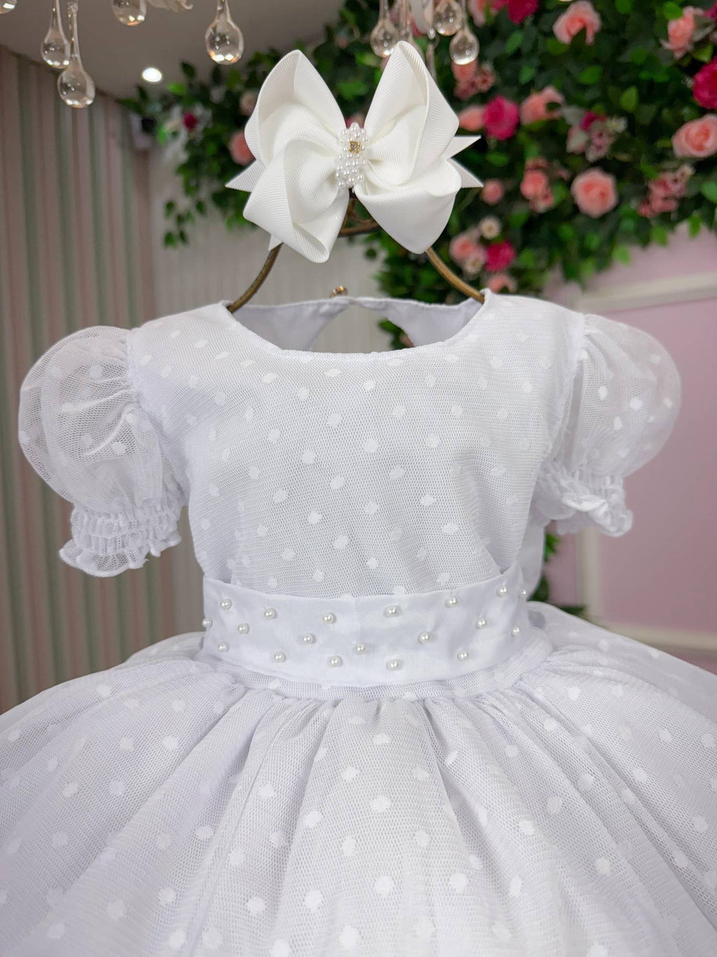 Vestido Branco de Bolinhas com Forro em Poliéster e Algodão