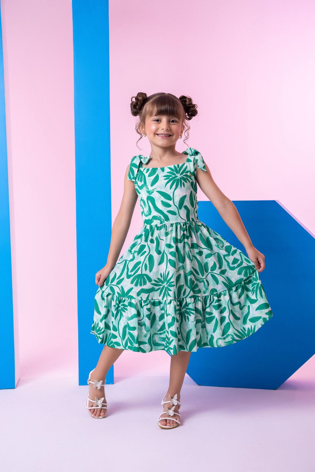 Vestido Verde de Poliéster com Gola Redonda e Alças Ajustáveis