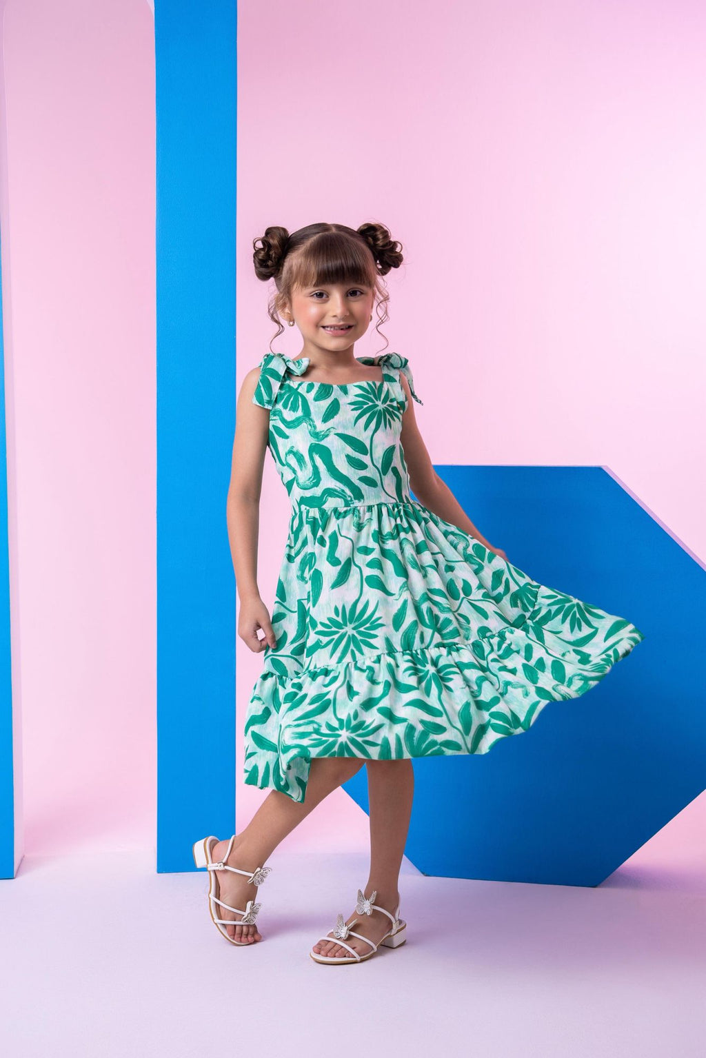 Vestido Verde de Poliéster com Gola Redonda e Alças Ajustáveis