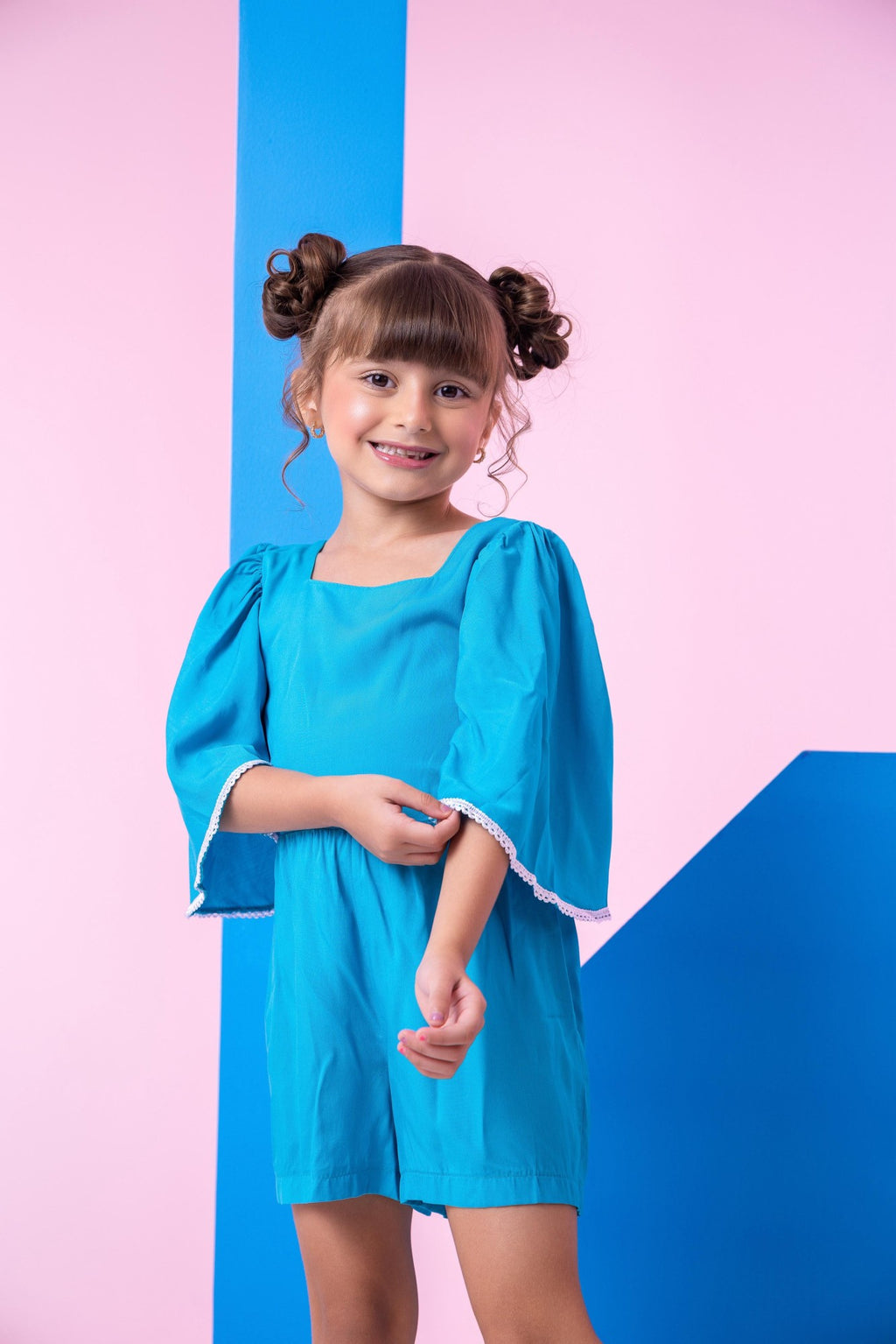 Macaquinho Azul Turquesa em Viscose com Gola Redonda e Amarração nas Costas